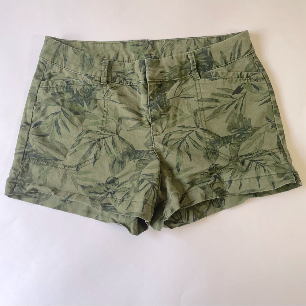 Old Navy army green shorts size 4